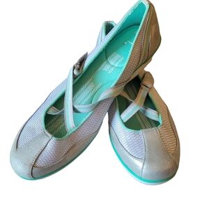 Keds Chase Style Silver and Green Criss Cross Strap Comfort Shoe Sneaker Sz 8.5